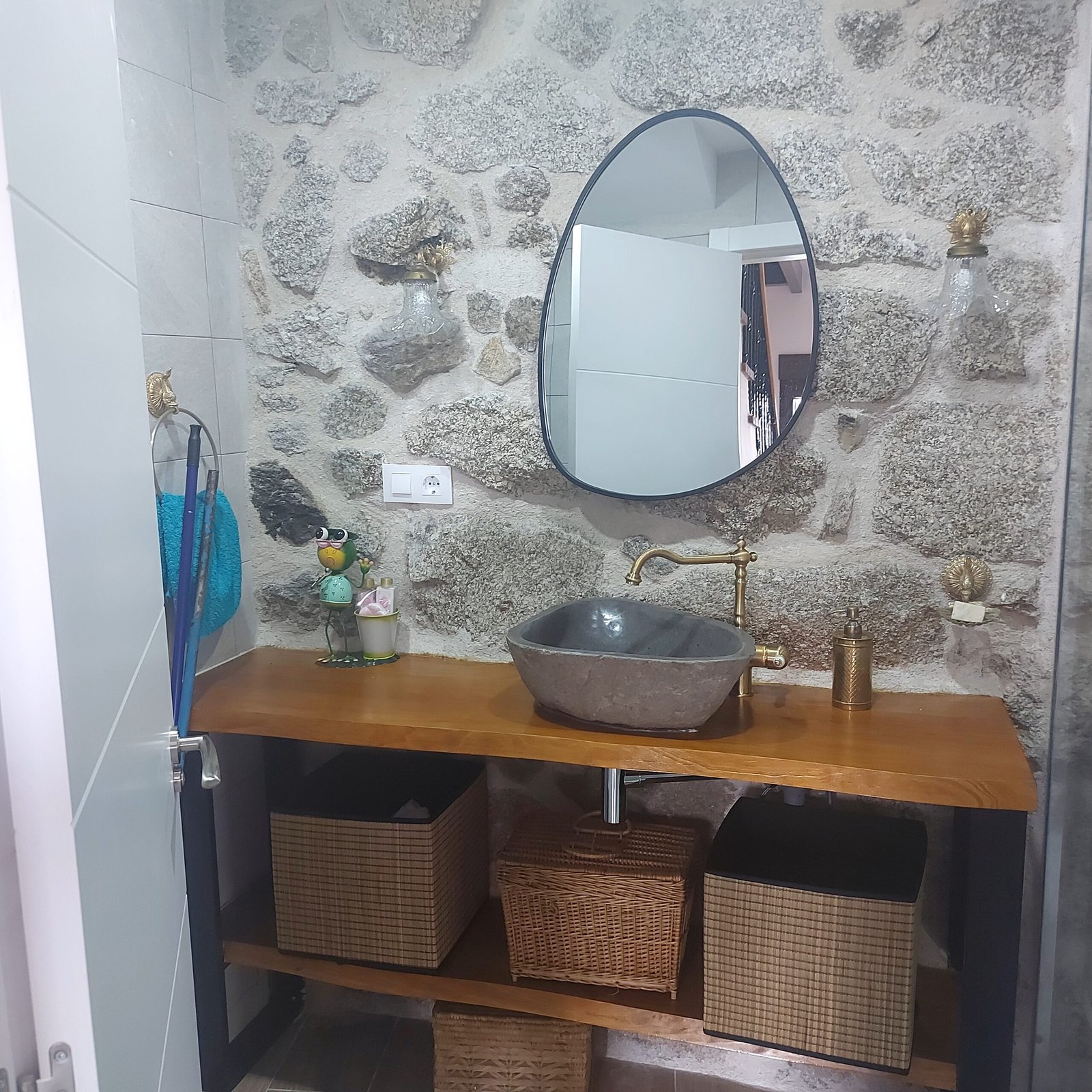 Baño renovado por Peluani SL